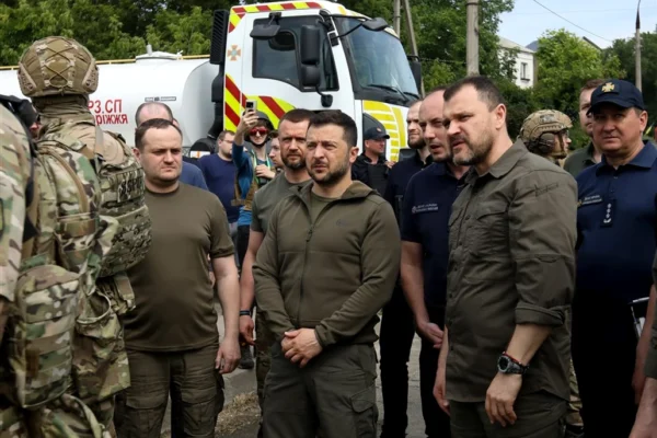 În Ucraina, „începe să se simtă iz de campanie prezidenţială”. Cât de puternic mai este Zelenski după trei ani de război