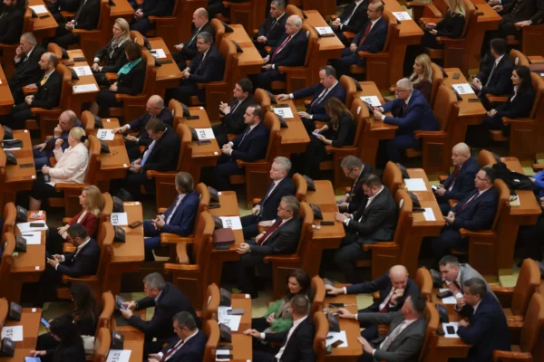 Bugetul pe anul 2025, adoptat pe repede înainte de comisiile din Parlament. Când are loc votul final
