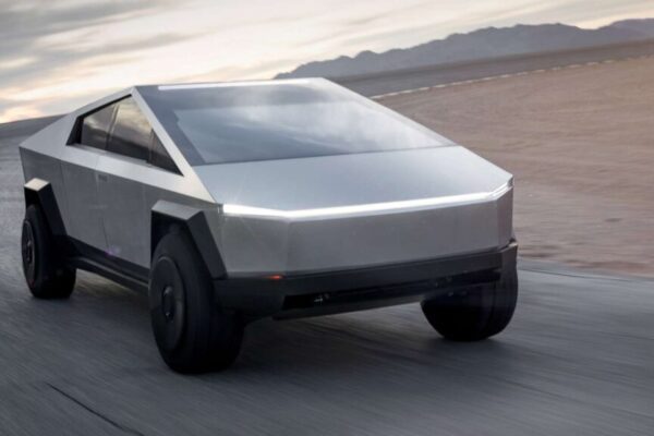 Tesla rechemare la service: 46.000 de Cybertruck, din cauza unui panou exterior periculos