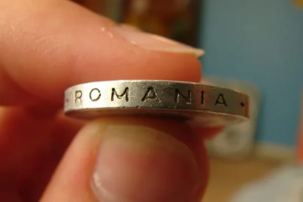 Criza se adânceşte. România se împrumută masiv pentru salarii şi pensii pe pieţele internaţionale