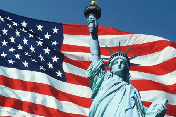 Americanii râd de francezi: Fără noi, vorbeați germană