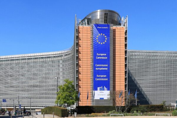 Scandal la vârful UE. Comisia Europeană ar pune ChatGPT să le răspundă europarlamentarilor