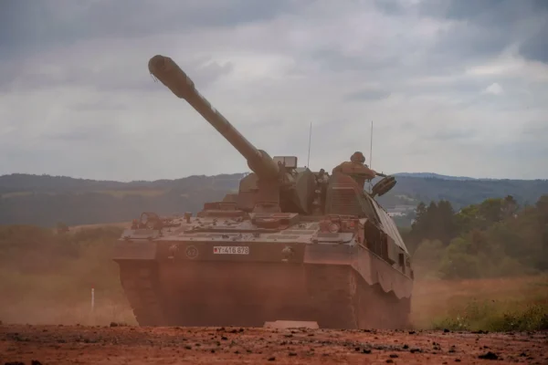 Bundeswehr, solicitată de NATO să trimită încă 7 brigăzi pentru apărarea alianței, care se teme de un atac al Rusiei. Problema: 40.000 de militari activi