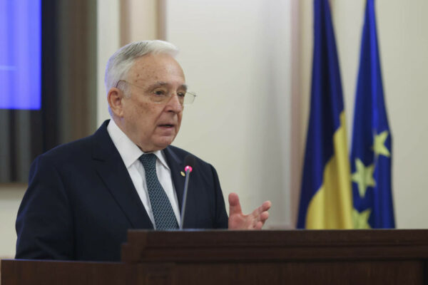 BNR: Capitalul fuge din România. Isărescu confirmă criza