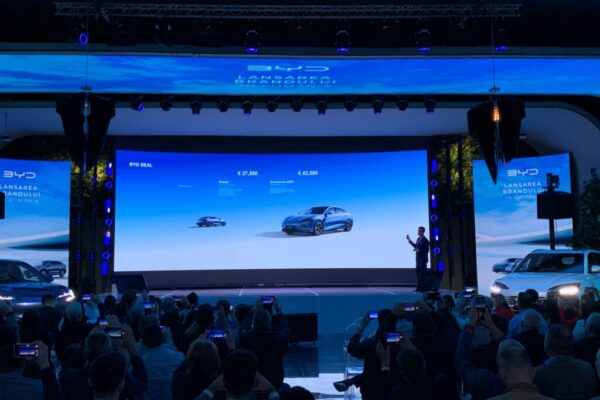 BYD debutează oficial în România. Expansiunea include modele hibride și showroom-uri în toată țara