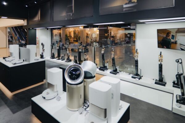 Dreame deschide primul showroom din România în eMAG Băneasa