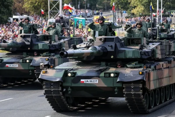 România și Polonia, „prima linie de apărare a NATO contra Rusia”, iau tancuri de miliarde din Coreea