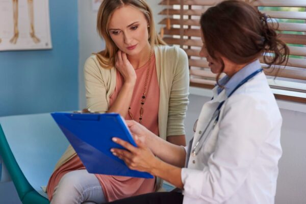 Cancerul de col uterin: importanța screening-ului HPV și cum se tratează astăzi