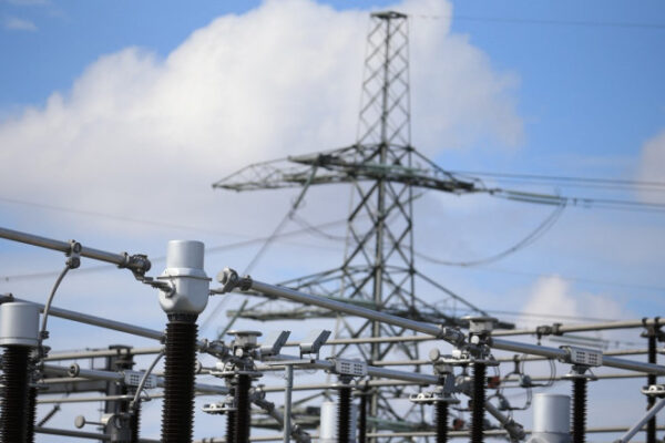 Canicula poate duce la scumpirea facturilor la energie electrică în perioada următoare