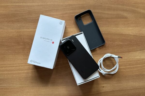 Xiaomi 15: Eleganță compactă și putere la superlativ. Un flagship care ridică ștacheta în 2025