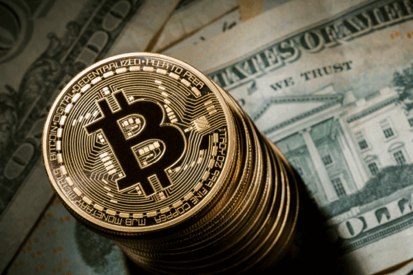 Valoarea bitcoin aproape că s-a dublat faţă de anul trecut