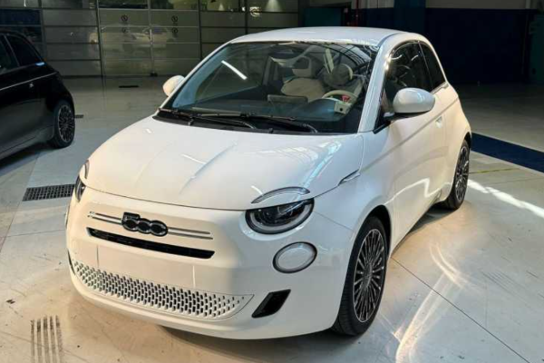 Fiat vrea să reînvie producția din Italia cu peste 100.000 de modele hibride Fiat 500