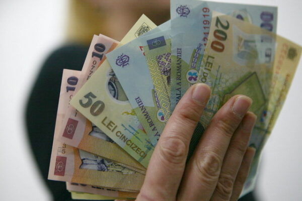 Salarii micşorate la Compania Naţională de Investiţii şi la Autoritatea Naţională de Reglementare pentru Serviciile Comunitare de Utilităţi Publice, subordonate Ministerului Dezvoltării