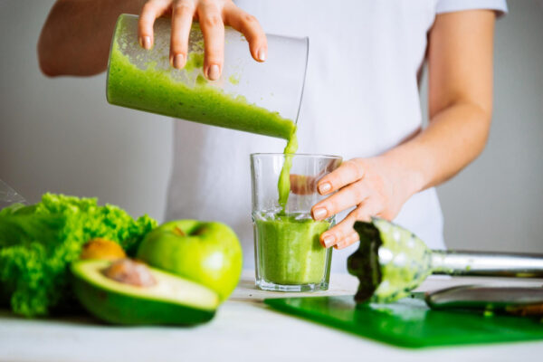 Rețete de smoothie-uri energizante pentru dimineți agitate