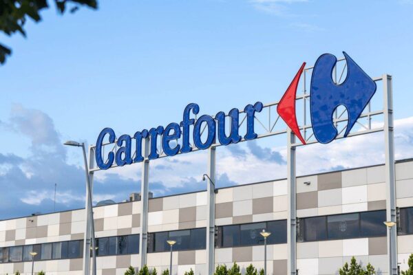 Carrefour pregăteşte vânzarea magazinelor sale din România