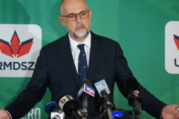 Kelemen Hunor, despre tăierea posturilor din primării: „Ne învârtim în jurul acestui subiect din august, de trei luni”