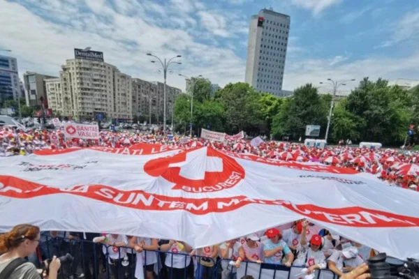 Sindicaliștii din Sănătate îi cer lui Bolojan să nu le taie salariile cu 10%. „Situaţia este chiar mai gravă”  