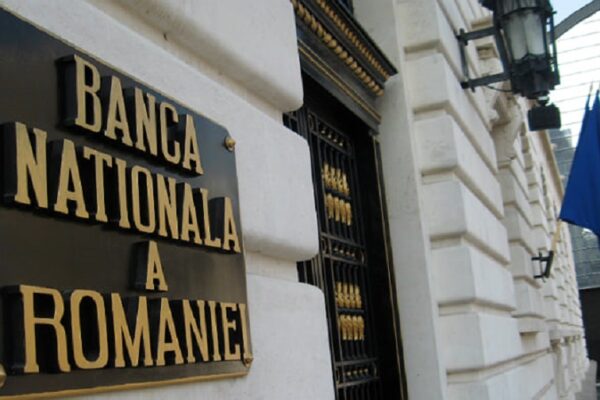 BNR menține dobânda la 6,5%. Cum îi afectează decizia pe români