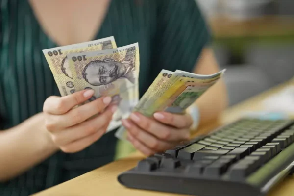 Noua lege a salarizării: puțin peste 50% din bugetari ar putea primi mai mulți bani. Cu cât cresc cheltuielile statului (surse)
