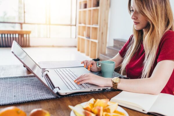 Ai un blog sau o publicație online? Cum poți câștiga bani din articole publicate