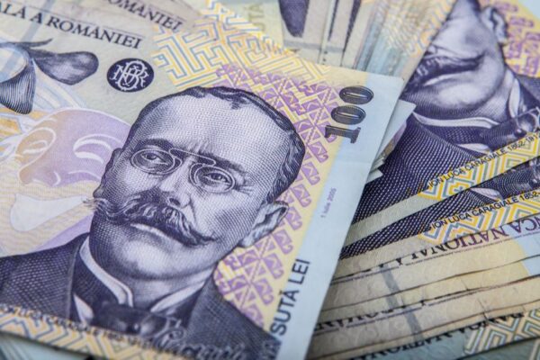 Totul merge în declin”. Salariile românilor scad. Câți bani au pierdut angajații într-o singură lună