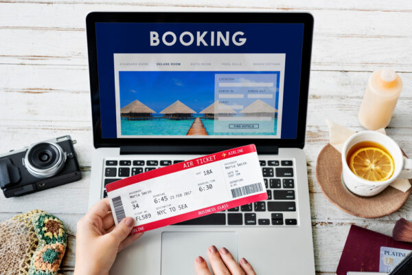 Rezervare online hotel cu bilet avion și pașaport