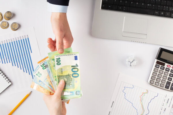Cât poți împrumuta în funcție de salariu și gradul de îndatorare
