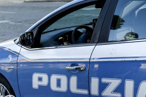 Anchetă în Italia: Un bărbat a murit în timp ce era imobilizat de polițiști