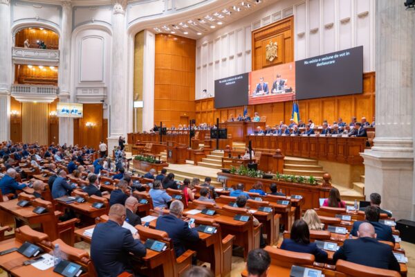 Noua lege a salarizării: Ce salarii vor avea președintele și premierul