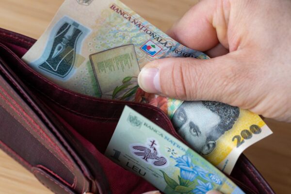 România este pe primul loc în UE la taxarea muncii: statul ia peste 40% din venitul salarial 