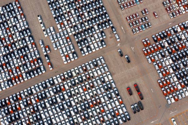 Leasing financiar sau operațional: cum compari costurile pentru flota companiei