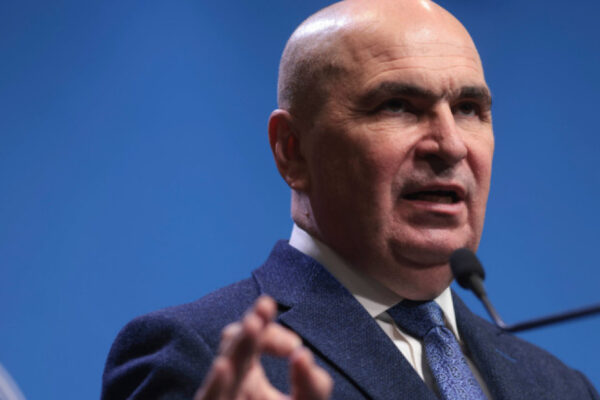 Bolojan cere menținerea echilibrelor bugetare și avertizează asupra riscului economic