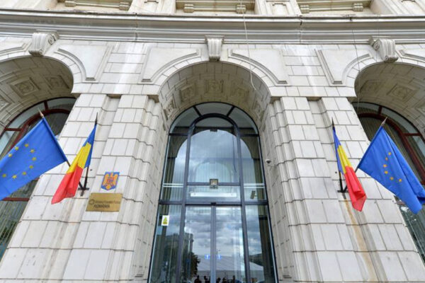 Deficitul României coboară la 3,81% din PIB, dar dobânzile și investițiile cresc