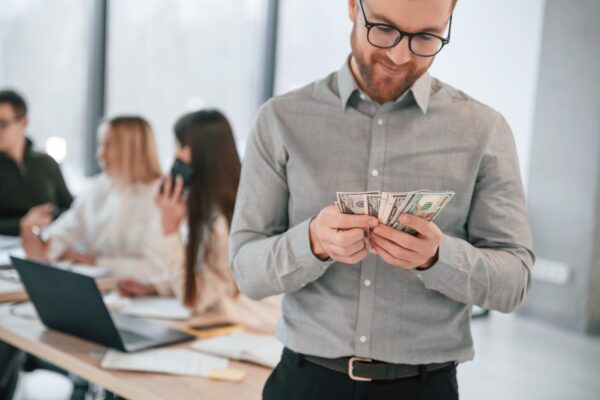 Cifră de afaceri, profit și bani în cont: diferențele pe care trebuie să le înțelegi