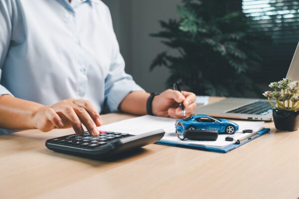 Leasing pentru persoane fizice sau credit auto: cum compari costul total